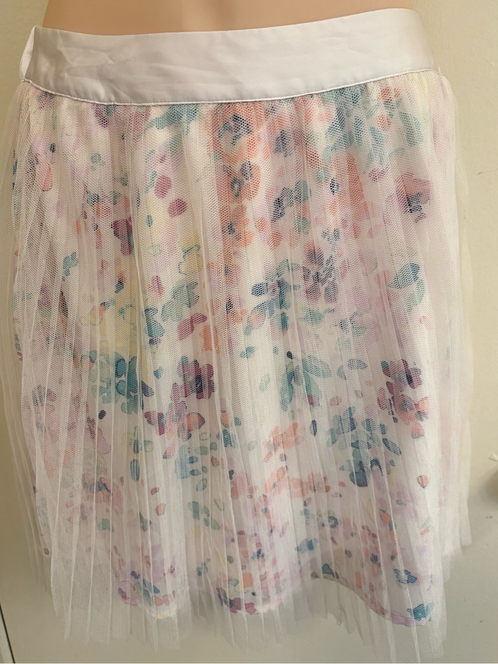 LC Lauren Conrad Pretty In Pleats mesh mini skirt, watercolor floral print L